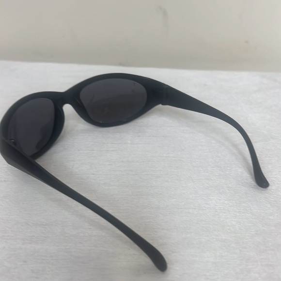 R+S Black Frame Polarized Sunglasses UV400 - Picture 7 of 15